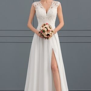 NWT Ivory A-Line V-Neck Sweep Train Wedding Gown